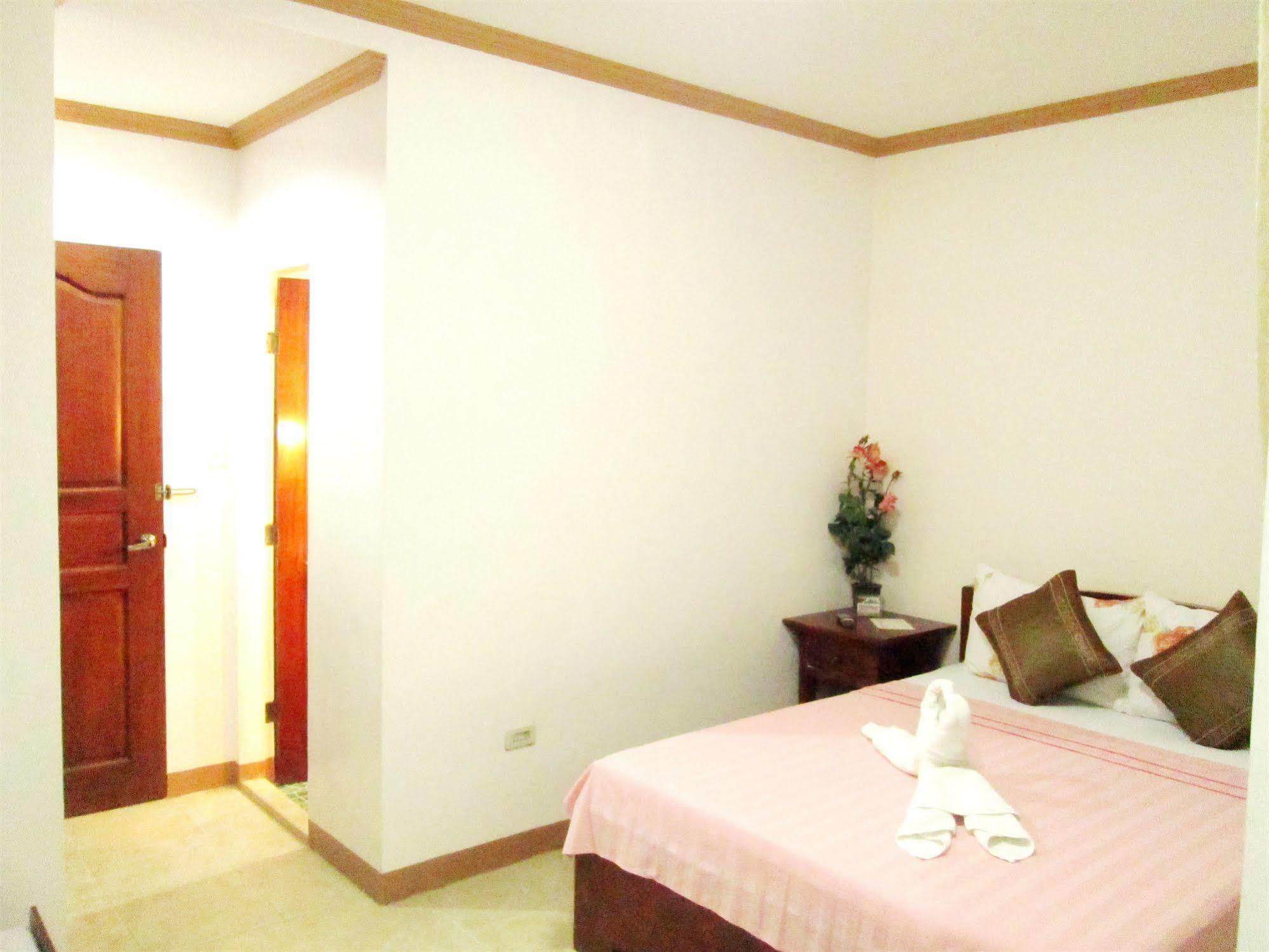 Casa D' Estrella Apartelle Balabag  Exterior photo