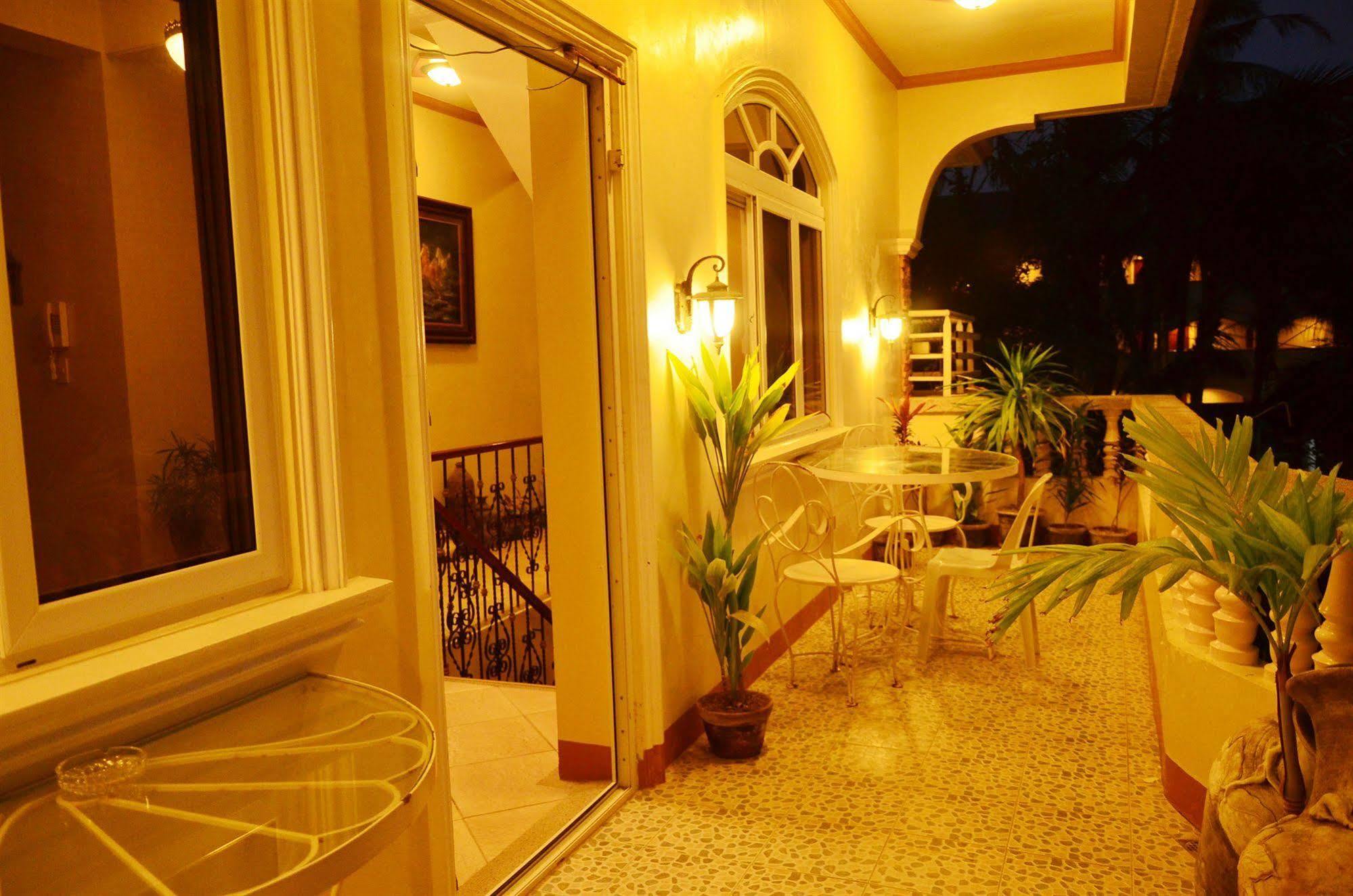 Casa D' Estrella Apartelle Balabag  Exterior photo